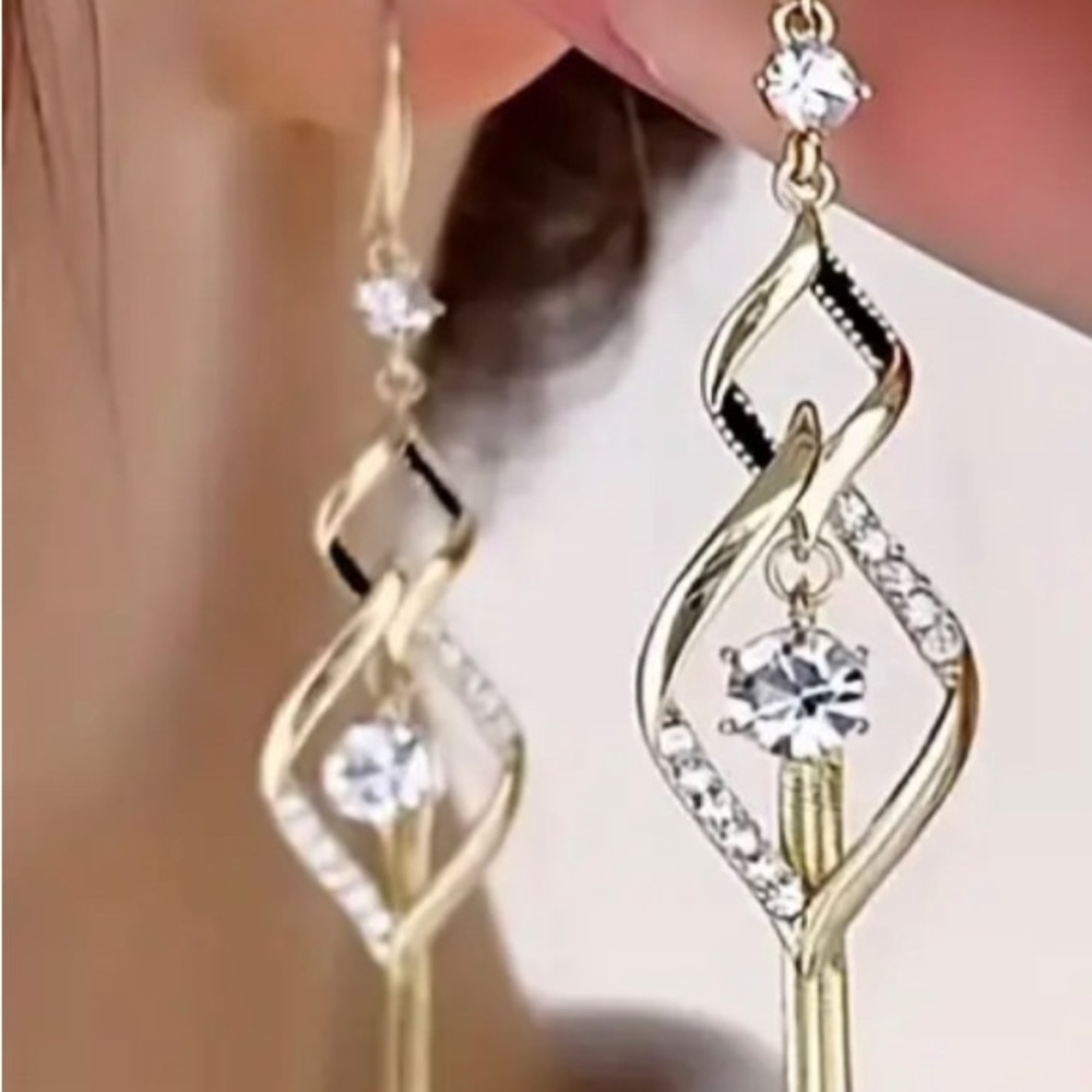 Sparkling Dangle Earrings With Zirconias NWT